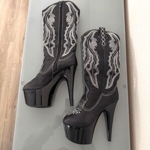 NWT - Ellie Shoes Women's 709-Dallas Western Boot size 9